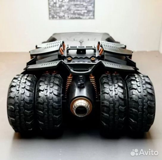 Модель автомобиля Batmobile 1/18 Tumbler металл