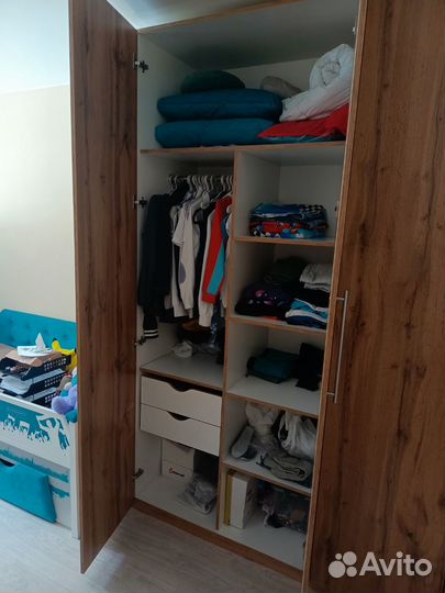 Письменный стол, полочки и 2 шкафа