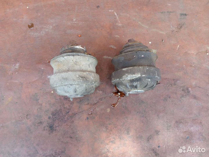 Подушки двс на мерседес 124