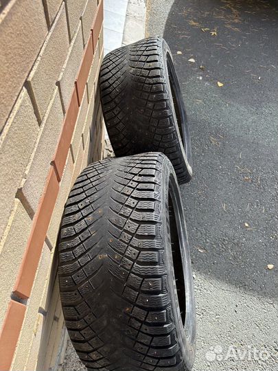 Michelin X-Ice North 4 275/40 R19 и 275/40 R19