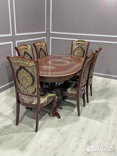 Кухонный стол и стулья