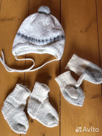 Шапка, варежки и носочки. Все 100 шерсть