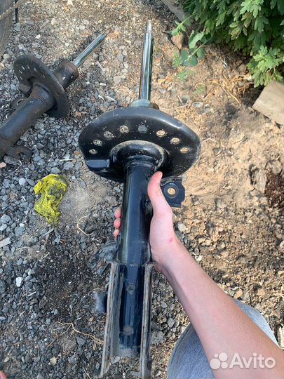 Стойка амортизатора Nissan Qashqai j10