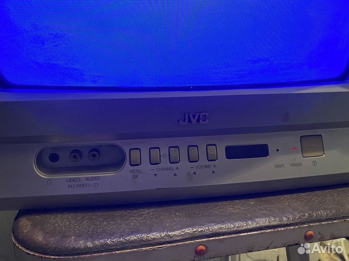 Рабочий JVC AV-1404FE