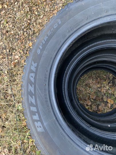 Bridgestone Blizzak Spike-01 215/65 R16 98T
