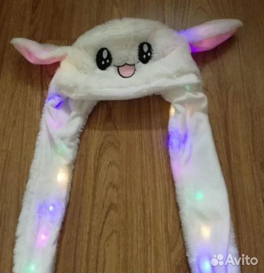 Шапка с двигающимися ушами