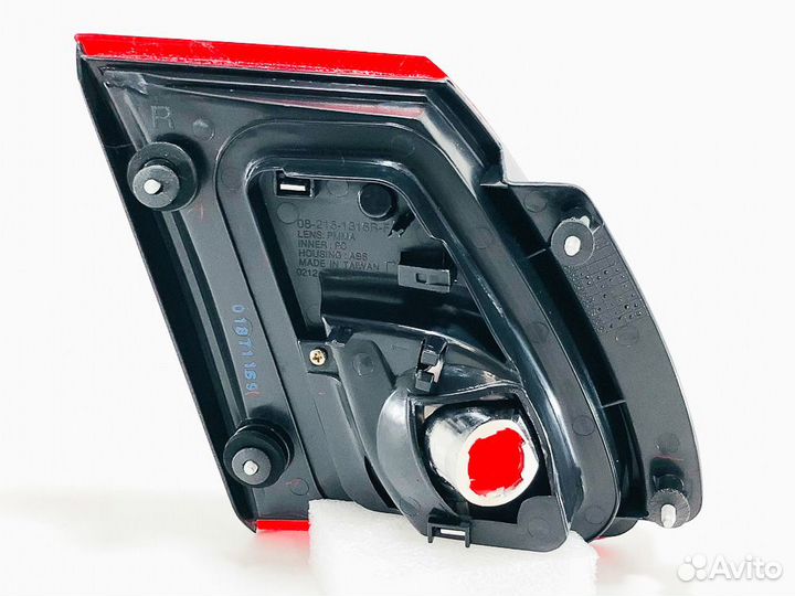 Фонарь правый задний в крышку багажника Sunny N16