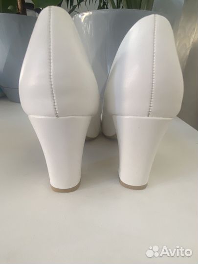 Туфли белые 38