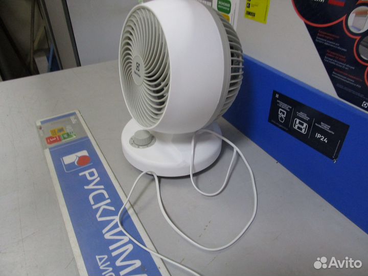 Вентилятор настольный Electrolux ETF-107W