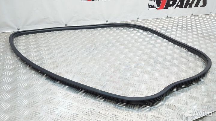 Уплотнитель проема двери Mitsubishi Lancer