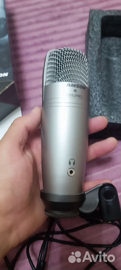 Студийный микрофон