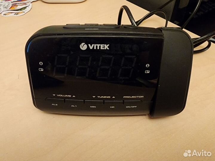 Радиочасы с проектором Vitek Vt-6611