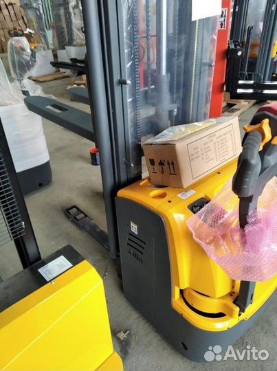 Штабелер самоходный Xilin cddr30