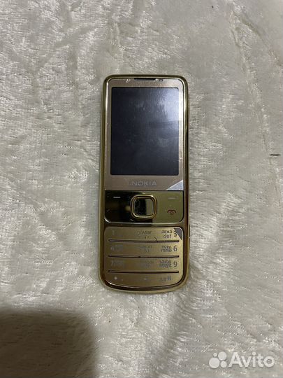 Nokia 6700 classic Gold Edition