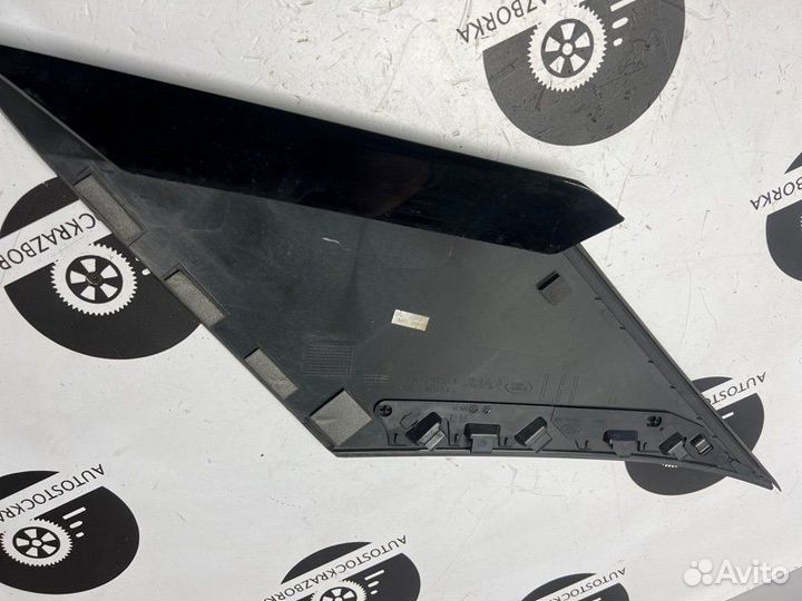 Молдинг на крыло задний левый Land Rover Range