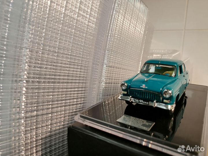 Модель автомобиля масштаб 1 43