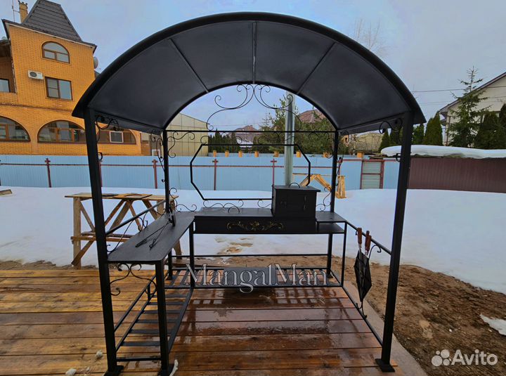 Мангал с крышей