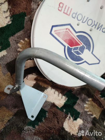 Антенна триколор с кронштейном бу