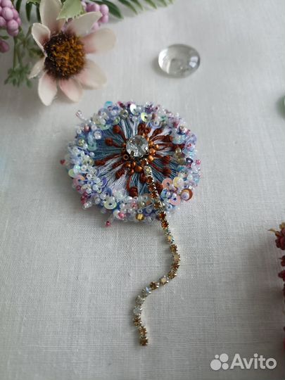 Брошь ручной работы вышивка Одуванчик