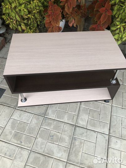 Стол для телевизора