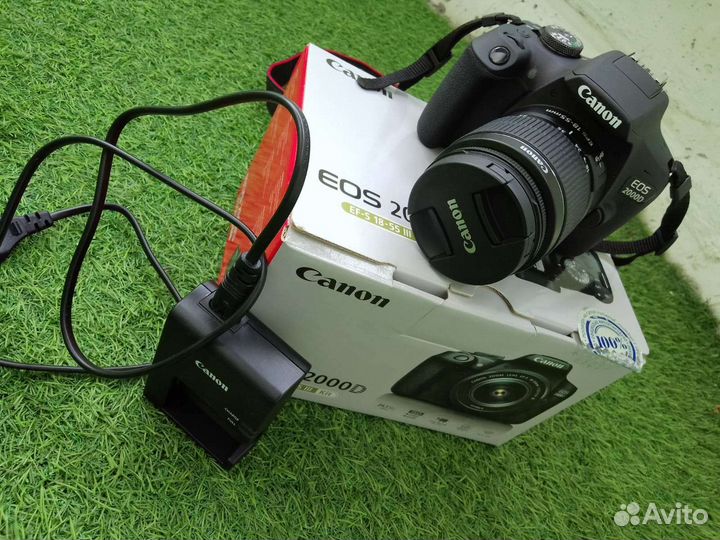Зеркальный фотоаппарат canon EOS 2000d
