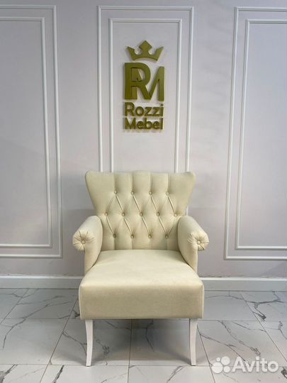 Кресло в каретной стяжке, молочно-бежевое