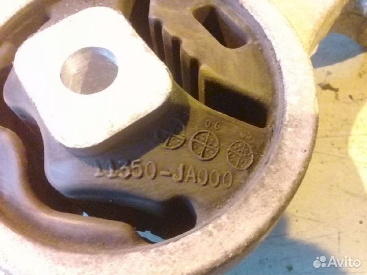 Опора двигателя (подушка двс) правая 11350JA000 Ni