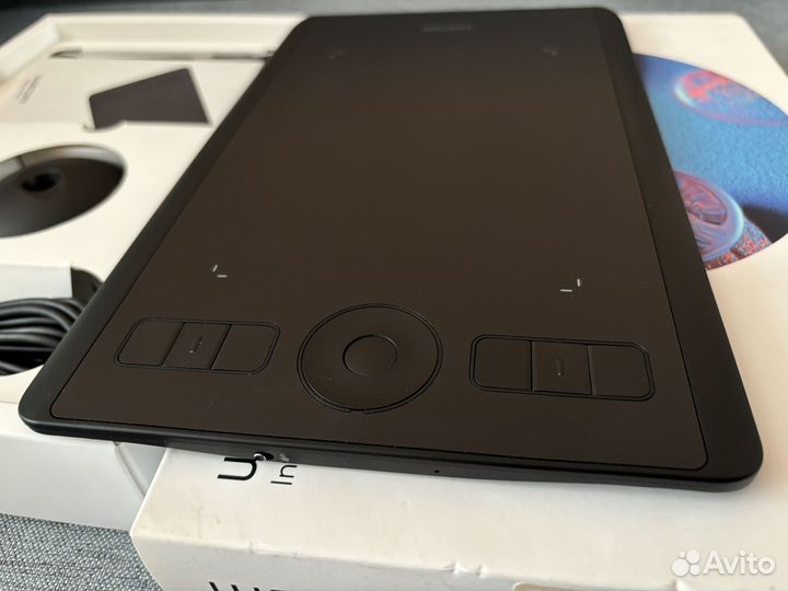 Графический планшет Wacom Intuos Pro S