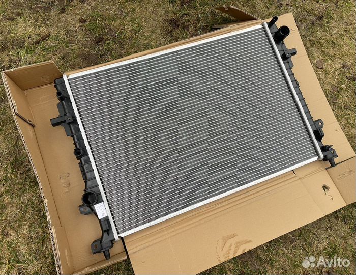 Радиатор охлаждения Geely Emgrand SS11 2024