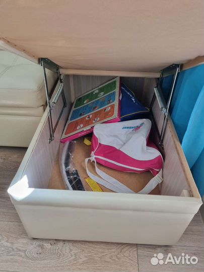 Кухонный угловой диван со спальным местом