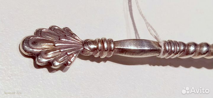 Ложка серебряная с фигурной витой ручкой
