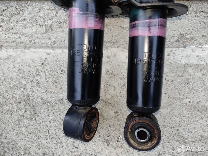 Передние амортизаторы Toyota Land Cruiser Prado 90