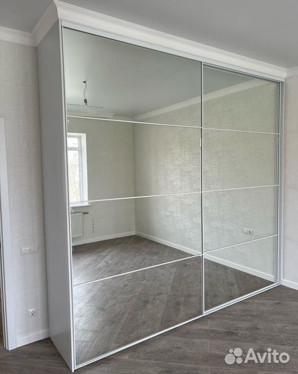 Книжный шкаф