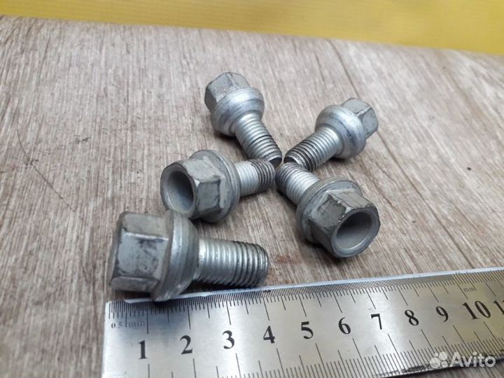 Болты колесные Mercedes-Benz