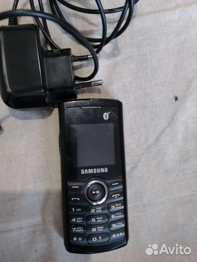 Samsung E2121B