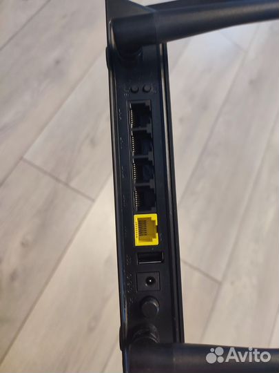 Роутер D-Link DIR-815