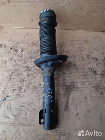 Амортизатор передний Фольксваген Гольф 4