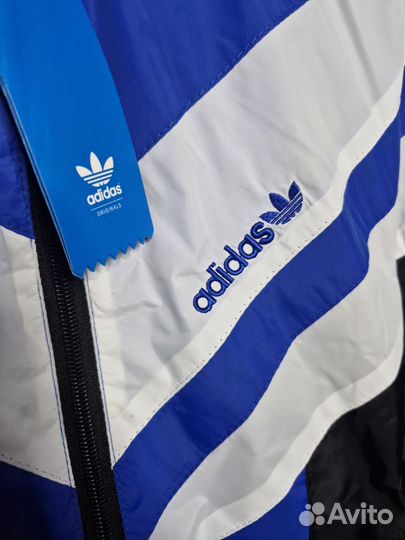 Спортивный костюм adidas в стиле 90х