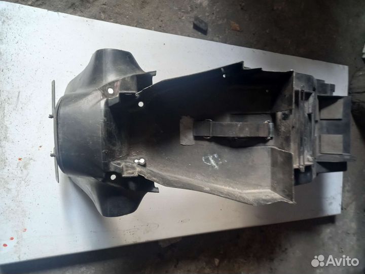 Пластик подрамника Suzuki TL1000S