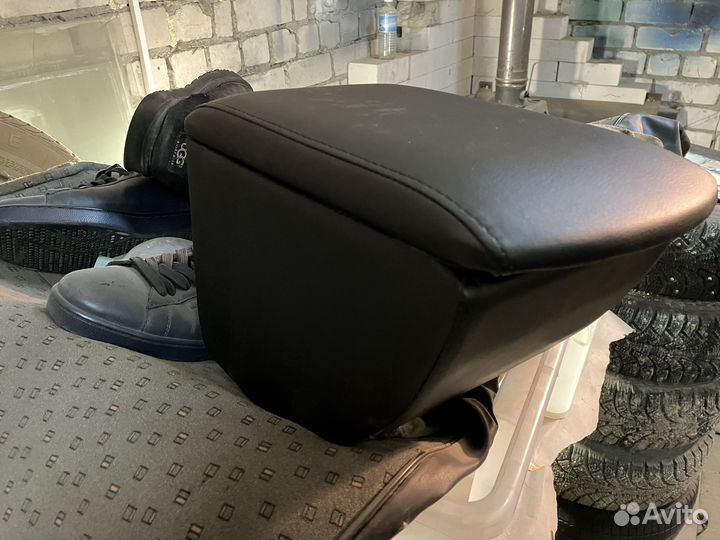 Подлокотник volkswagen jetta 6/7