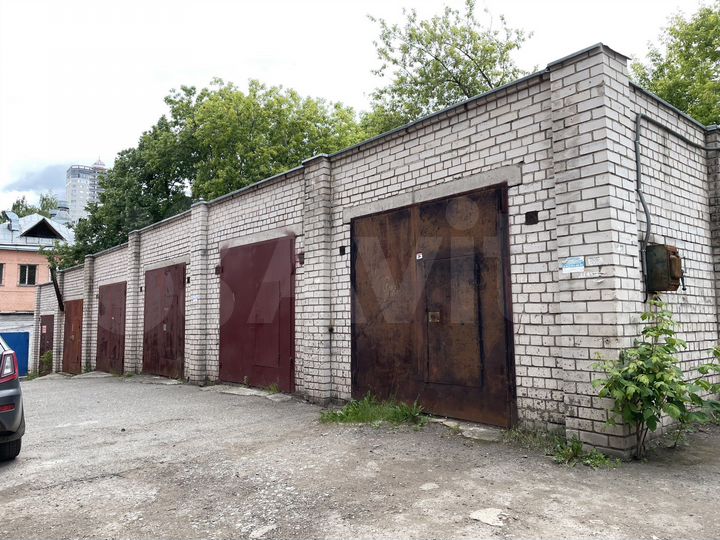 Гараж, > 30 м²