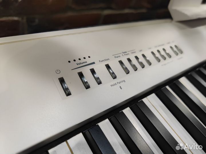 Белое Цифровое Пианино Roland FP-30X + Стойка