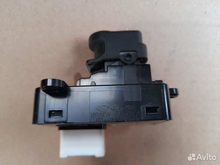 Кнопка стеклоподъемника Hyundai I30