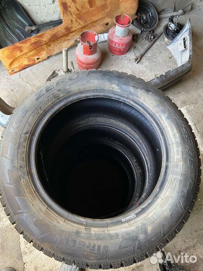 Pirelli Ice Zero 215/55 R16 97