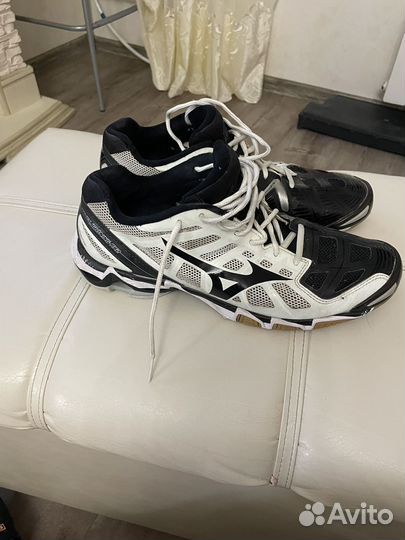 Кроссовки mizuno