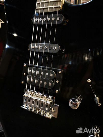 Электрогитара + комбик + аксессуар