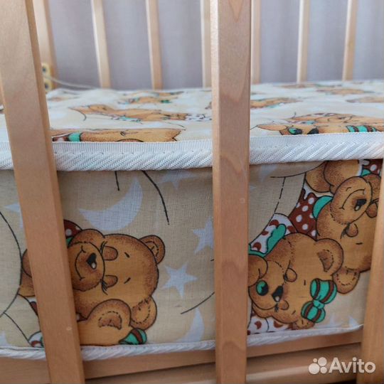 Детская кроватка с матрасом и ящиком