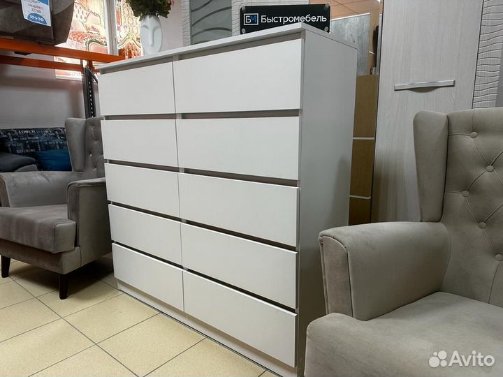 Комод белый высокий