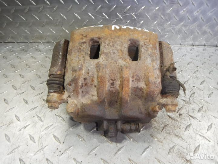 Суппорт тормозной передний левый Subaru Legacy