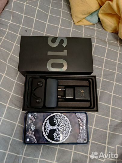 Samsung Galaxy S10, 8/128 ГБ